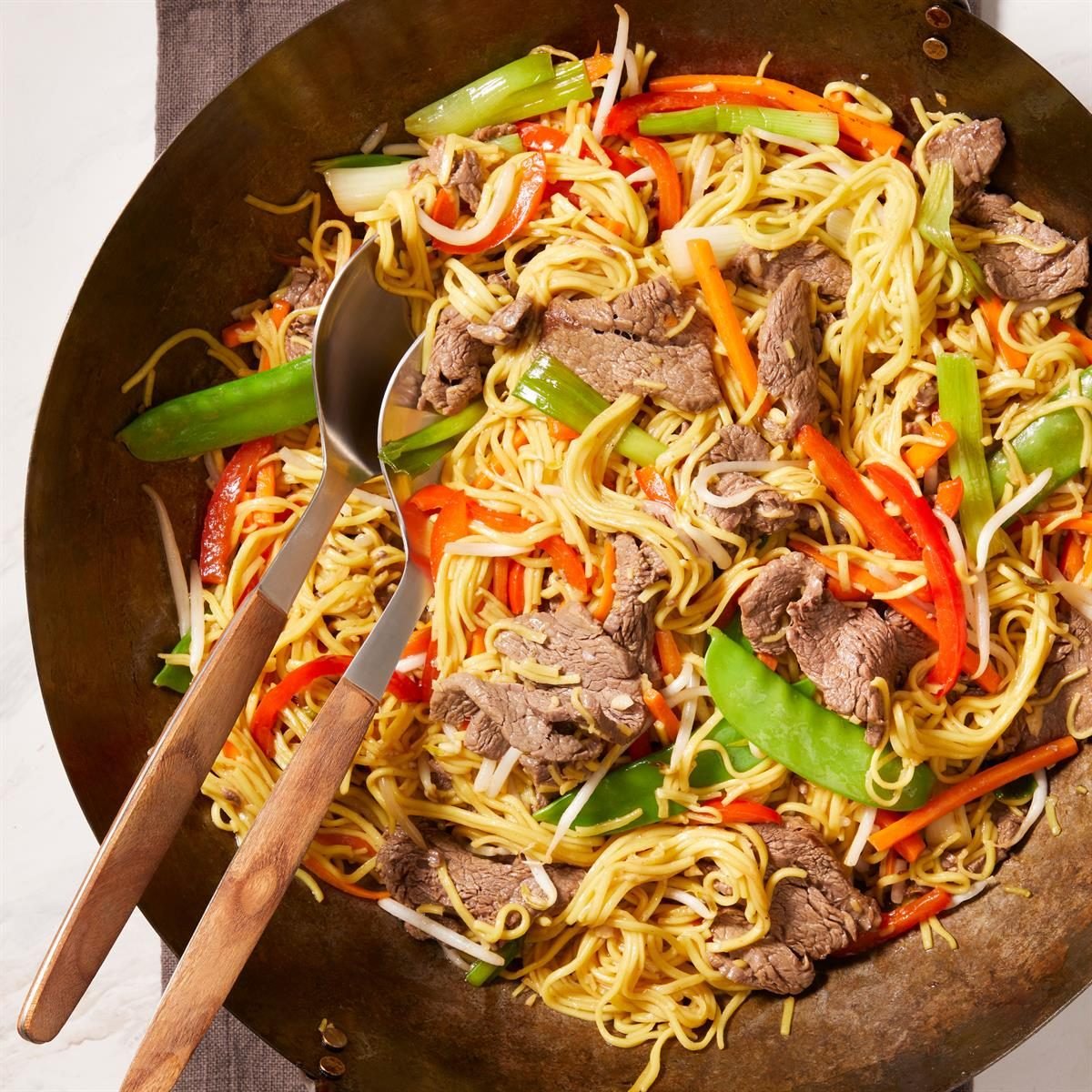 Versatile Beef Chow Mein: Quick Weeknight Dinner & Ingredient Swaps
